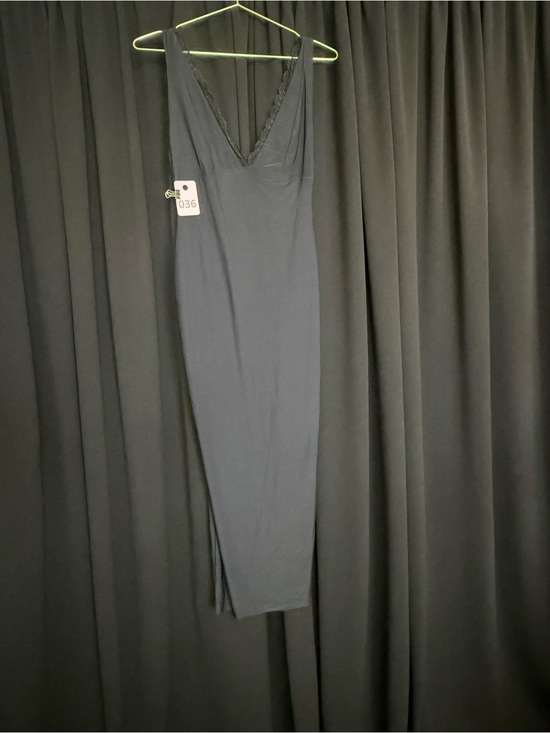 Unknown Other - Sleek Black V-Neck Lace-Trim Slip